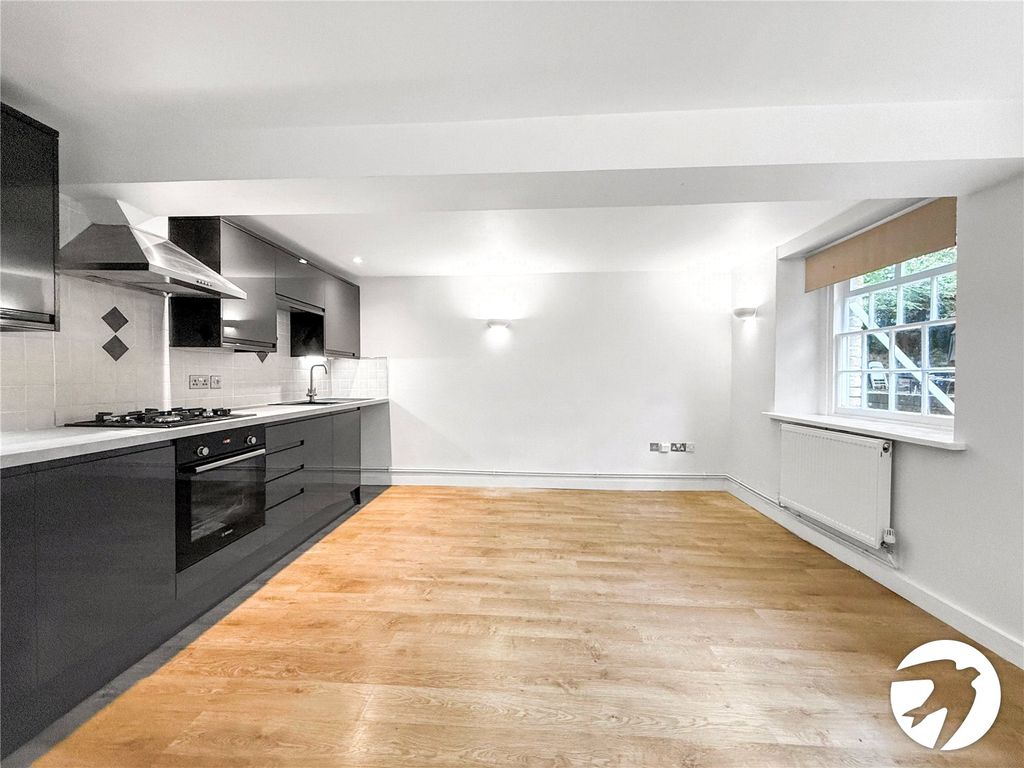 Property photo 3 of 8 Kitchen