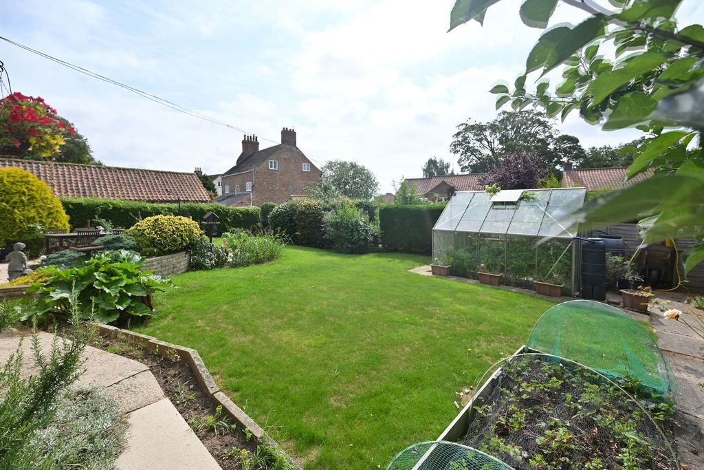 Property photo 2 of 21