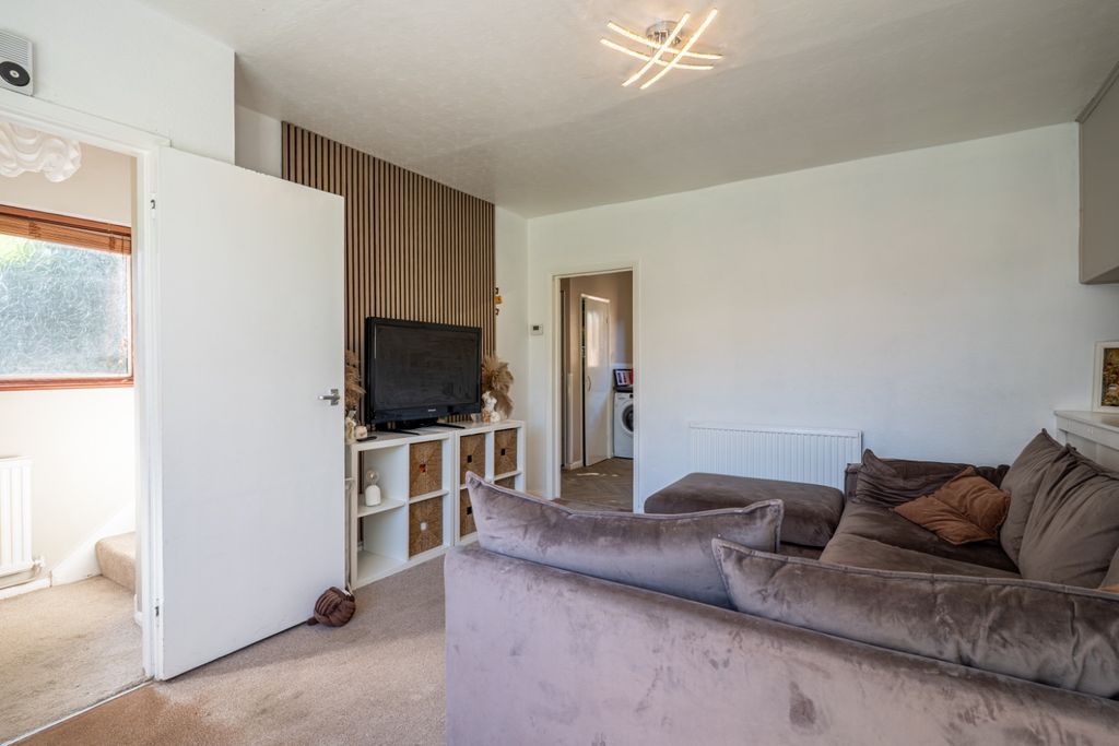 Property photo 2 of 19 5568102