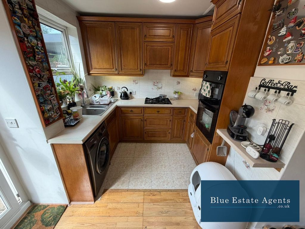 Property photo 2 of 14 Kitchen