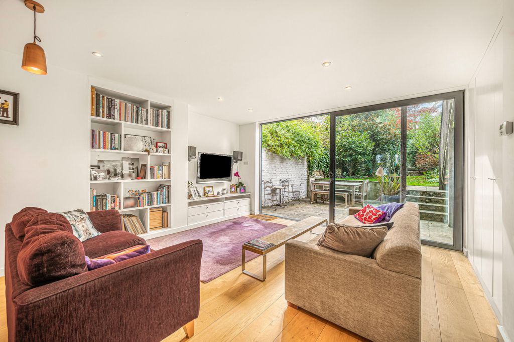 Property photo 3 of 16 Picture No. 13