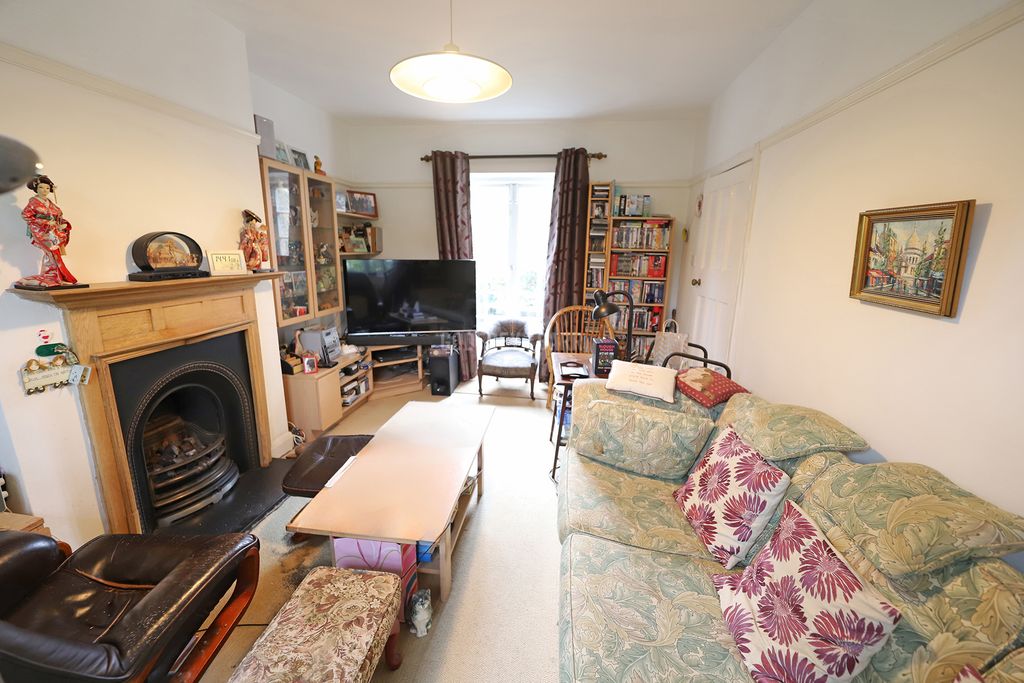 Property photo 2 of 9