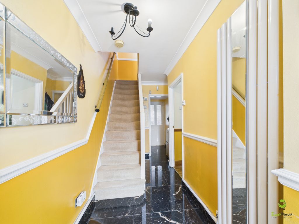Property photo 3 of 23 Presented By Nicoleta At Ewemove Bexleyheath And D