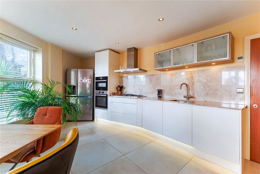 Property photo 2 of 19 Kitchen