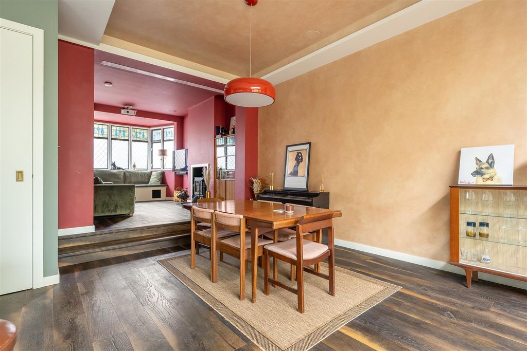 Property photo 2 of 30 Dean Gardens, E17
