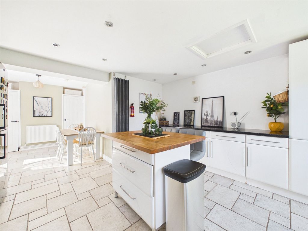 Property photo 2 of 17 Picture No. 19