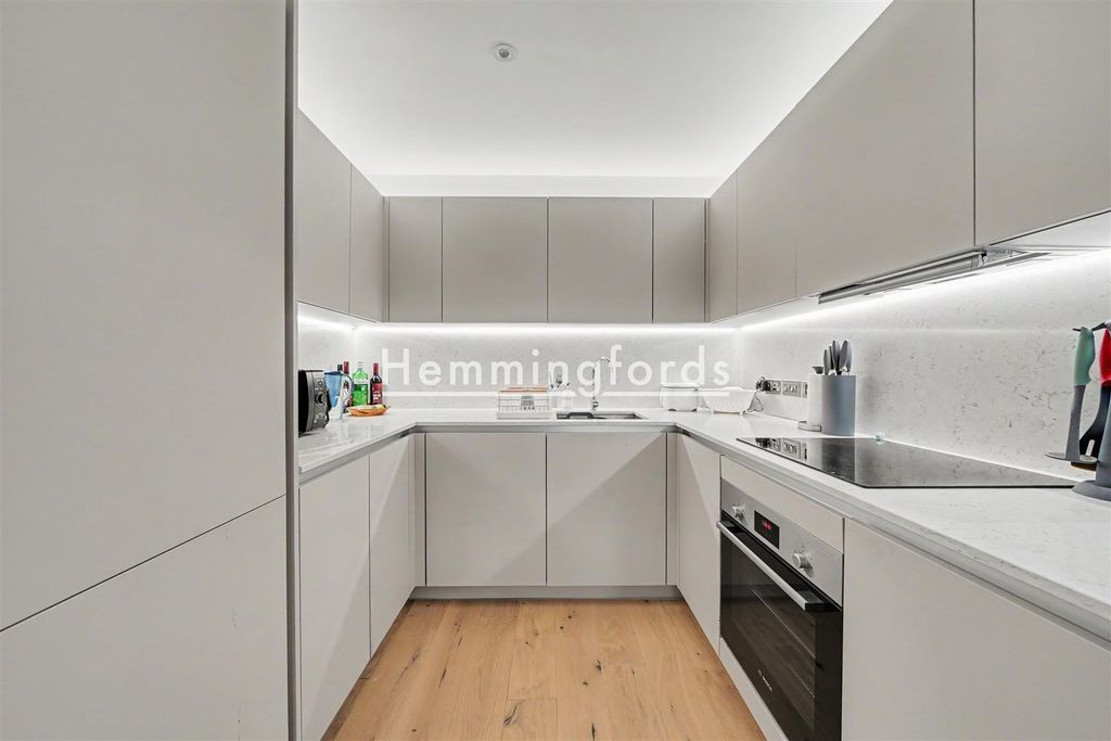 Property photo 3 of 8 Franck House Ec1V-4.Jpg