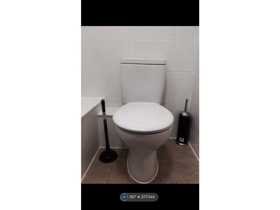 Property photo 3 of 6 Toilet