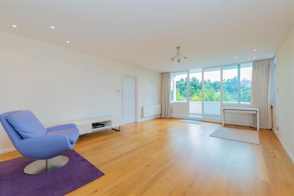 Additional image 9 of 2 bed flat for saleWoodhurst South Ray Mead Road, Maidenhead SL6