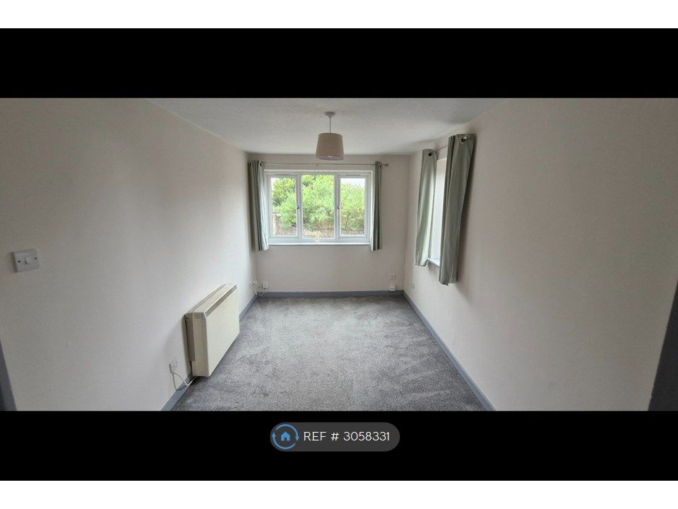 Property photo 3 of 11 Living Room/Dinning Room