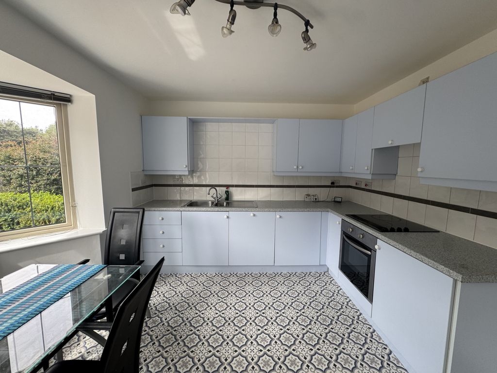 Property photo 2 of 18 Kitchen / Dining