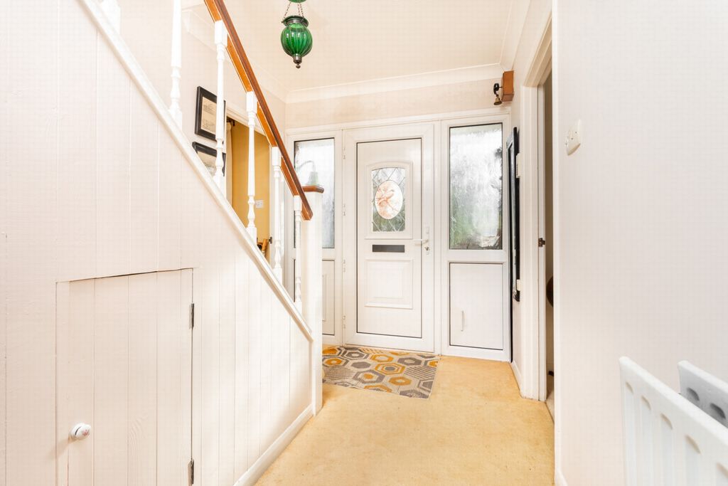 Property photo 3 of 25 Entrance Hall