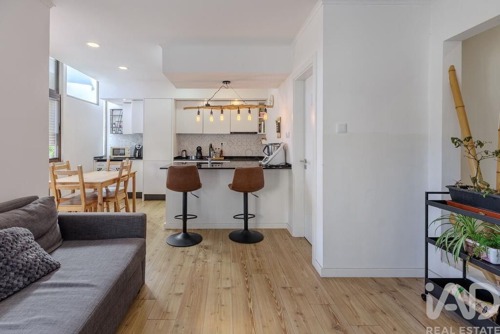 Property photo 2 of 33