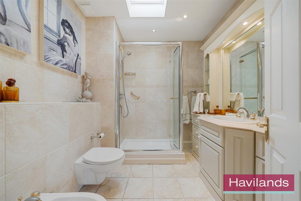 Additional image 12 of 3 bed flat for saleCrescent Road, Enfield EN2