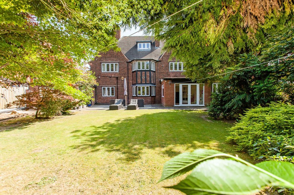 Property photo 3 of 49