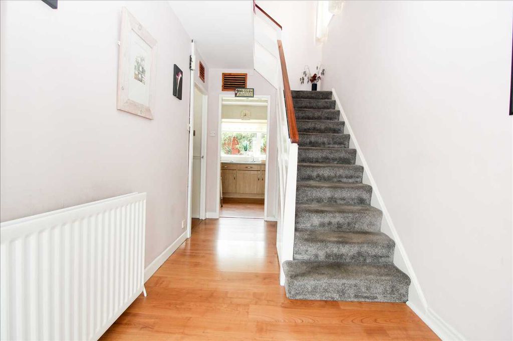 Property photo 2 of 15 Entrance Hall