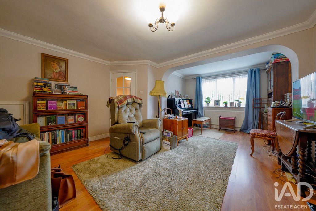 Property photo 2 of 36