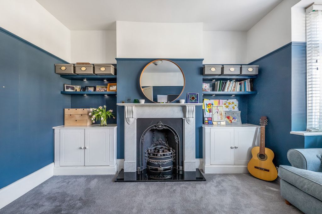 Property photo 2 of 17