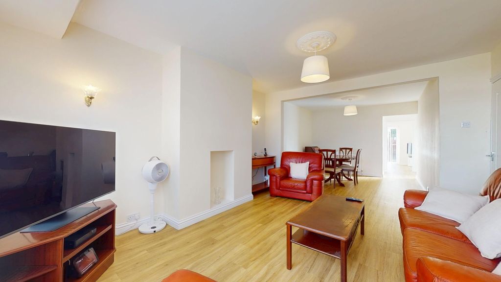 Property photo 3 of 35 4166986