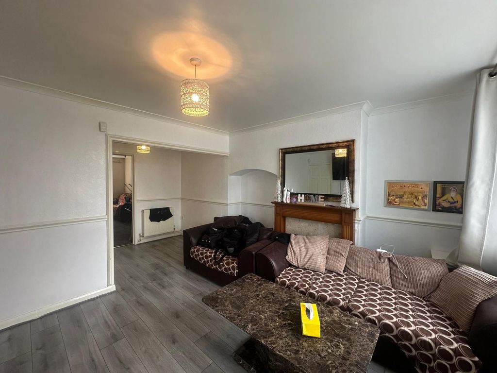 Property photo 2 of 11