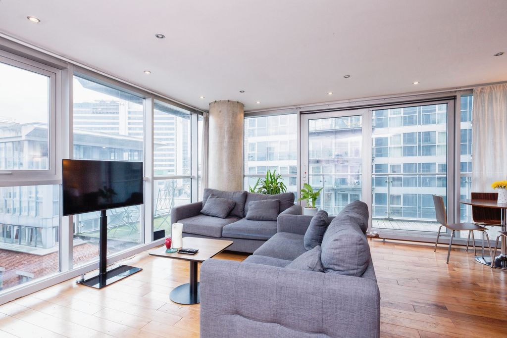 Property photo 1 of 20 Living Area