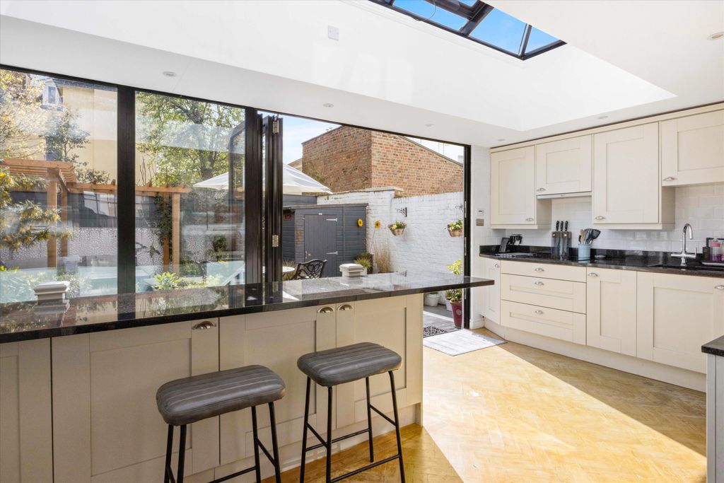 Property photo 3 of 24 Image