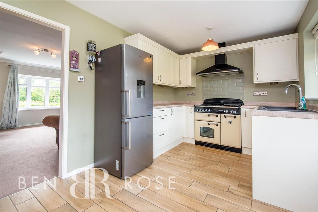 Property photo 3 of 17 Kitchen/Diner