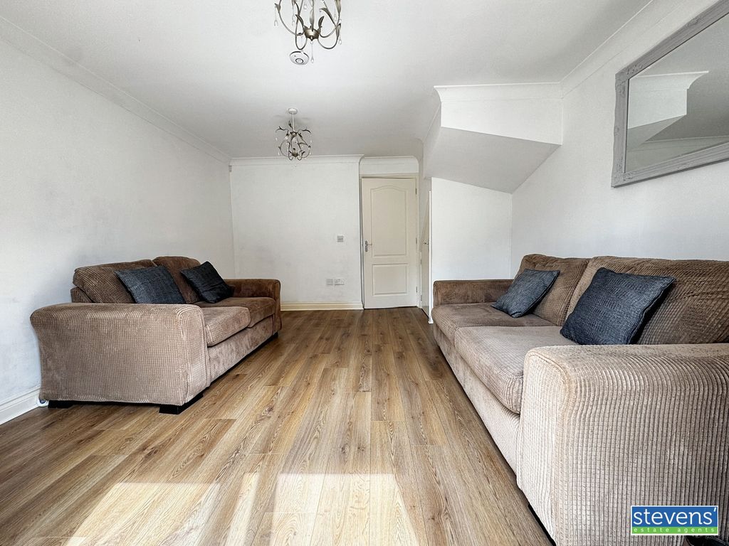 Property photo 3 of 13 Image00010
