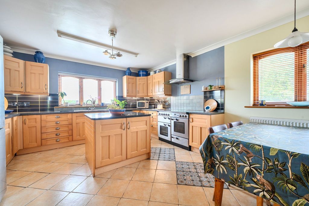 Property photo 2 of 20