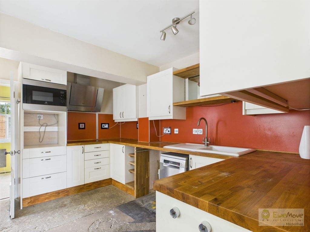Property photo 2 of 16 Ewemove Mildenhall North Road Kitchen