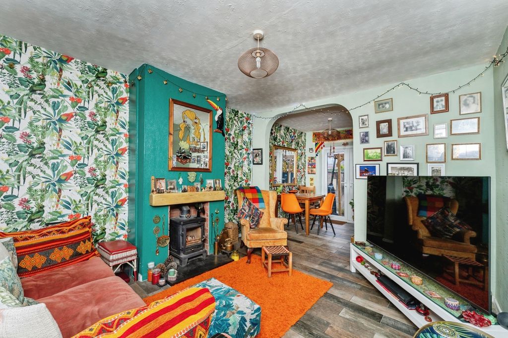 Property photo 3 of 17 Lounge/Diner