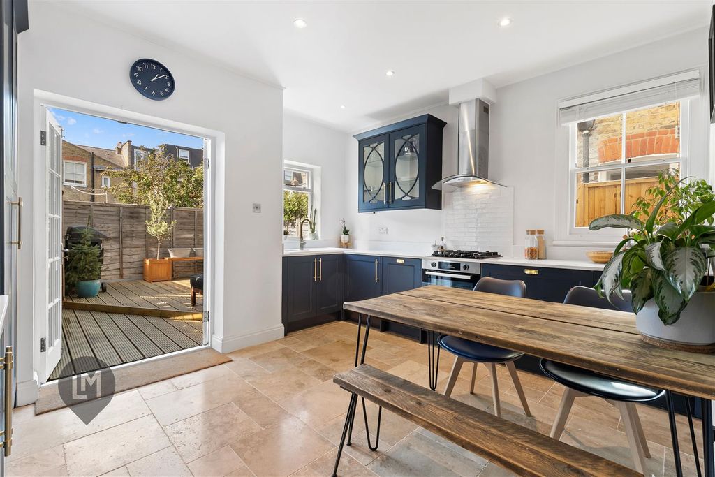 Property photo 1 of 7 Kitchen/Dining Room