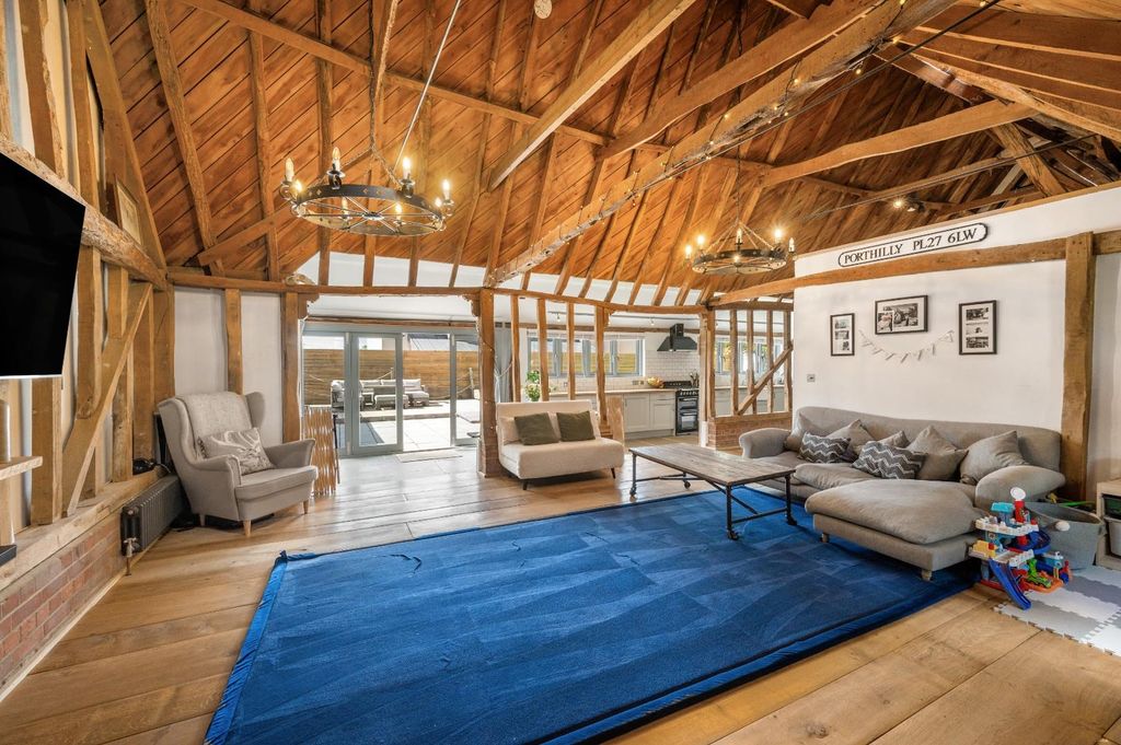 Property photo 2 of 24 Sitting Room