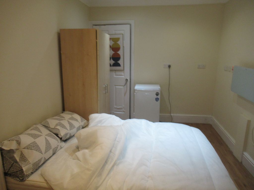 Additional image 12 of 6 bed town house to rentBower Lane, Maidstone ME16