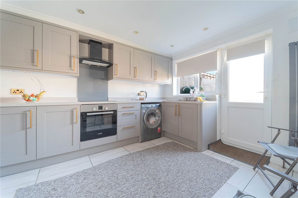Property photo 2 of 13 Kitchen/Breakfast Rm