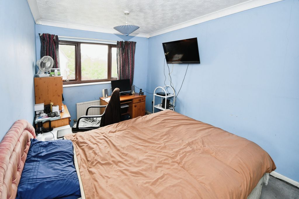 Property photo 2 of 8 Bedroom 1