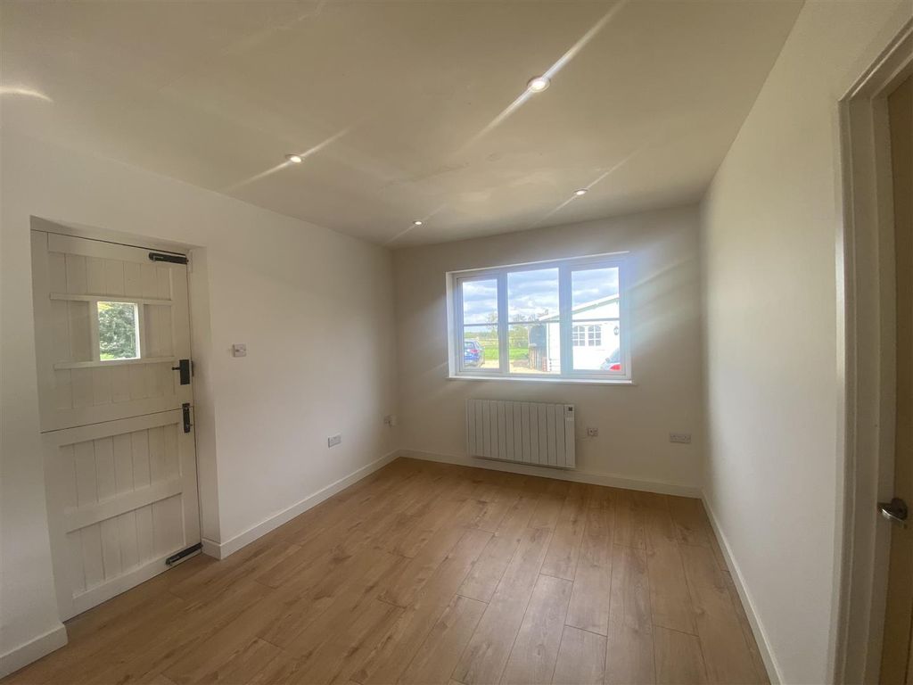 Property photo 2 of 7 Lounge