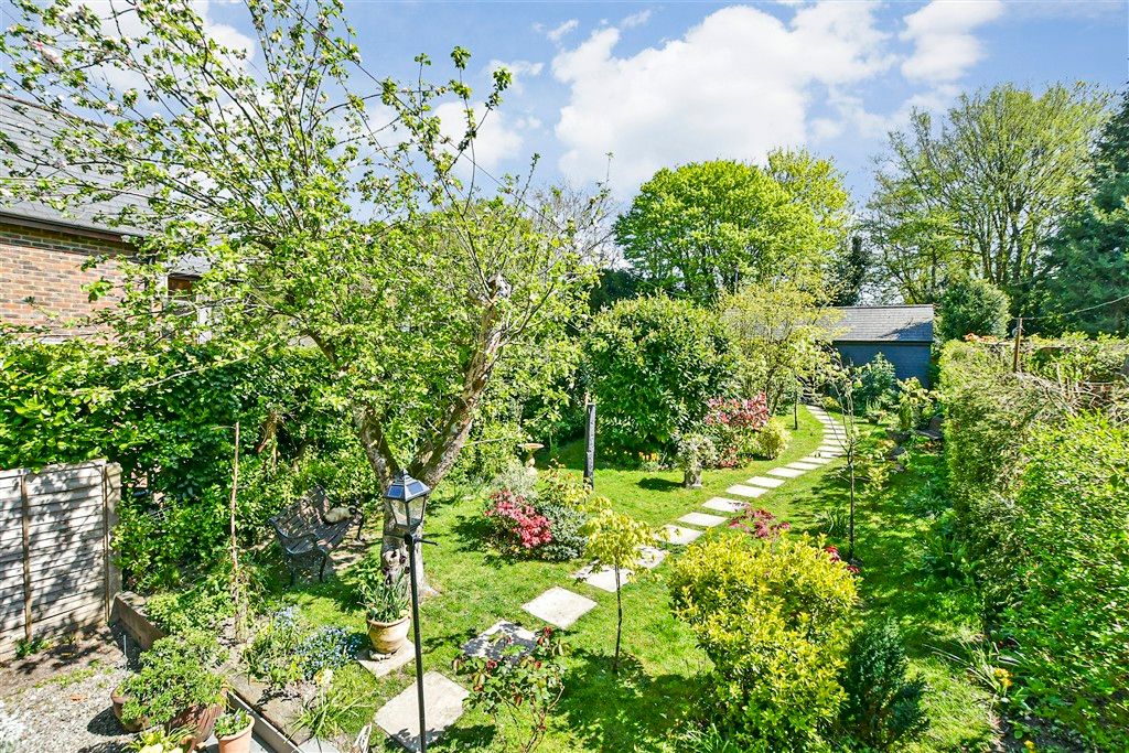 Property photo 1 of 20 Front Garden
