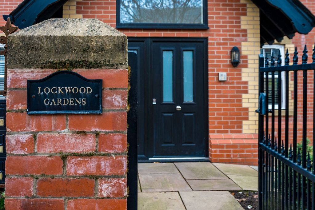 Property photo 2 of 26