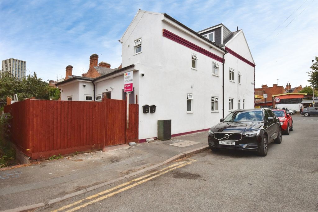 Property photo 2 of 33