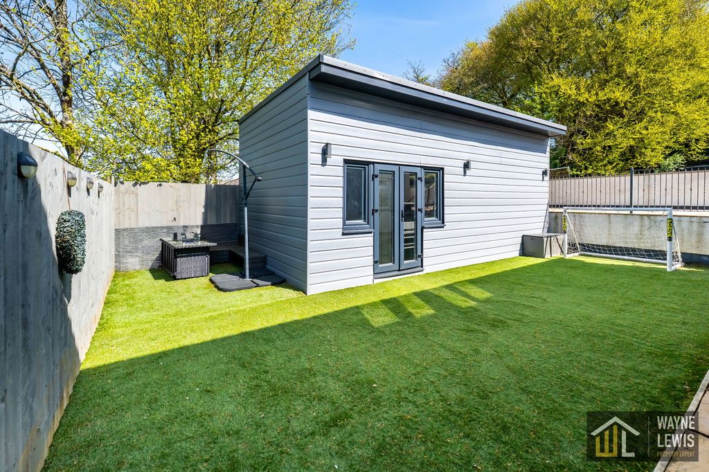 Property photo 2 of 54