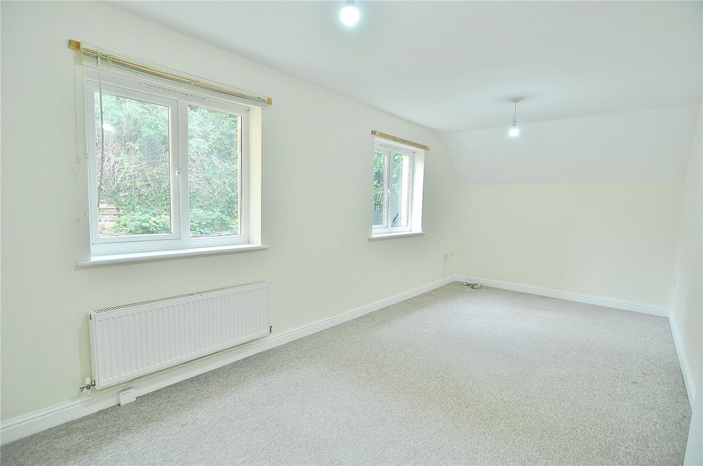 Property photo 2 of 9 Picture No. 23