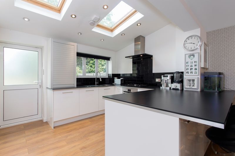 Property photo 1 of 12 Photo 6