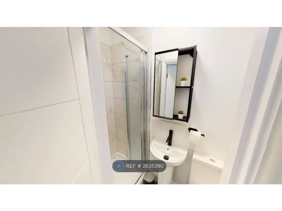 Property photo 3 of 9 Room 1 En-Suite Toilet And Bath