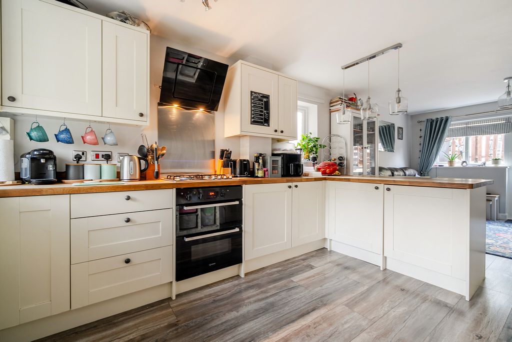 Property photo 2 of 20 1522938-2-1A0B548...