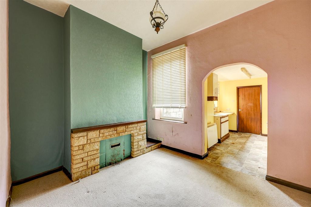 Property photo 3 of 10 Dining