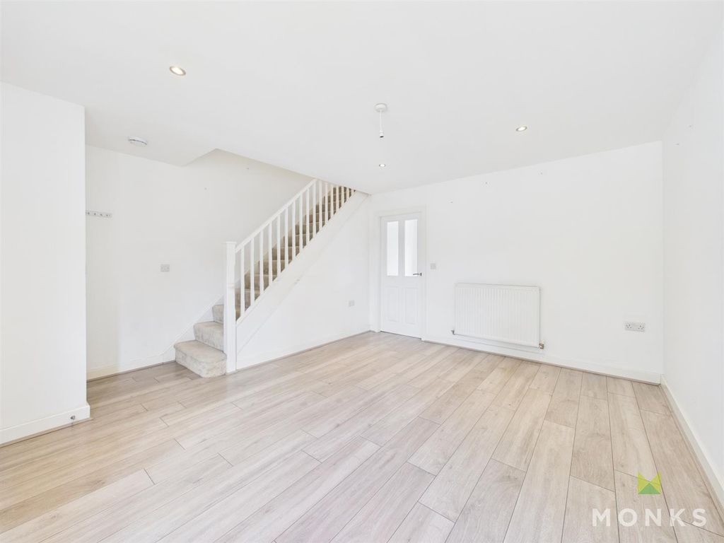 Property photo 3 of 14 Cam01348G0-Pr0727-Still003.Jpg