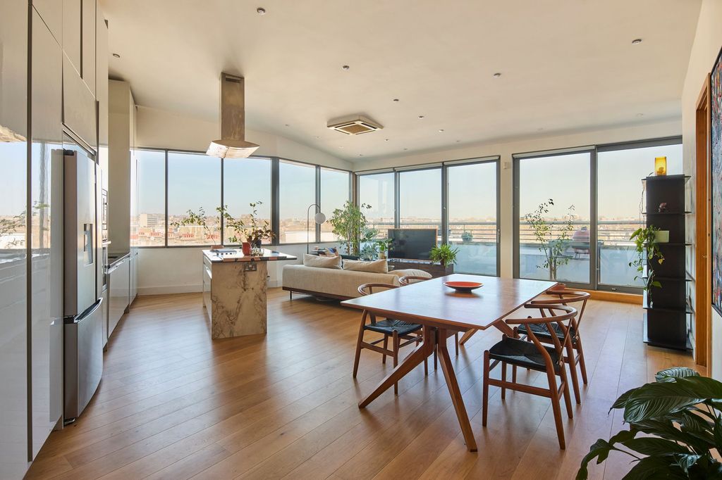 Property photo 1 of 28