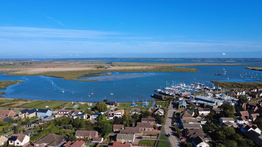 Property photo 1 of 32