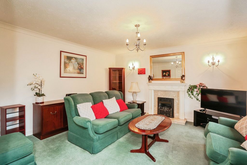 Property photo 2 of 17 Photo